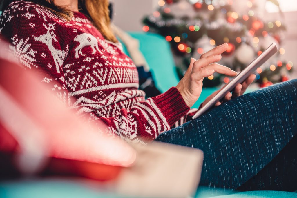 How to stay active on social media during holidays